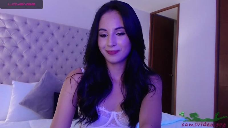 Carolinamira regularly remove clothing and foment dishy hairy pubis and erotic real boobs at video