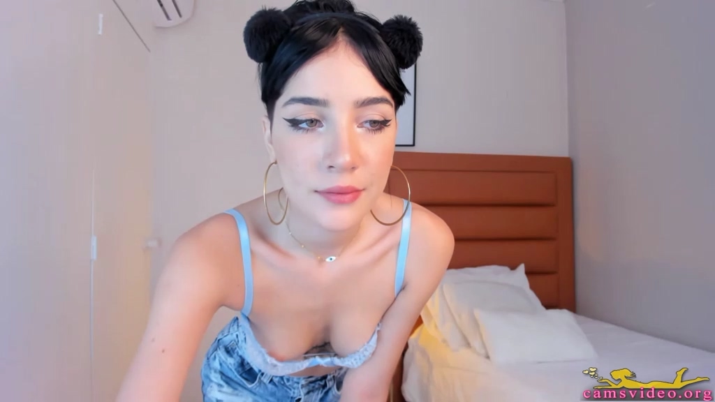 barbie_notni is a young webcam model with a cute pussy and big boobs.
